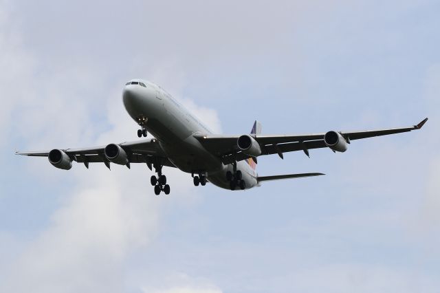 Airbus A340-300 (RP-C3430)