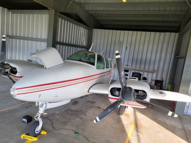 Beechcraft 55 Baron (N2089W)