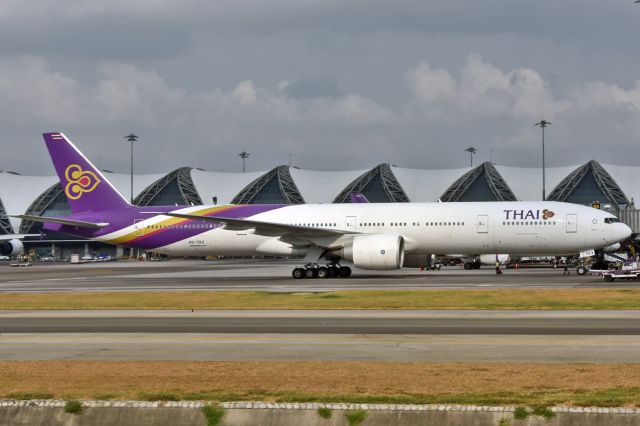 BOEING 777-300 (HS-TKV)