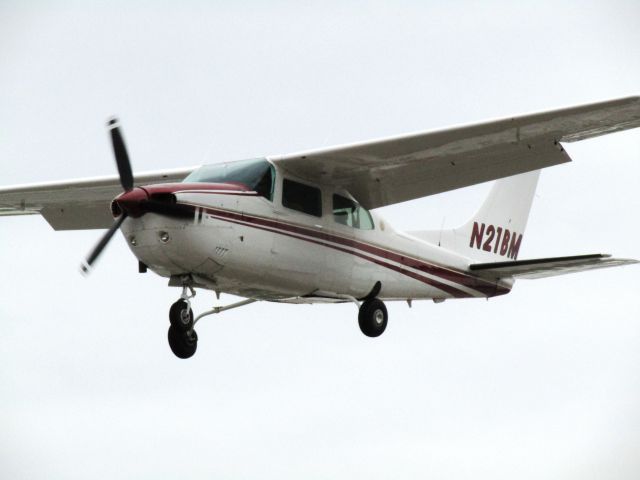 Cessna Centurion (N21BM) - Landing RWY 24