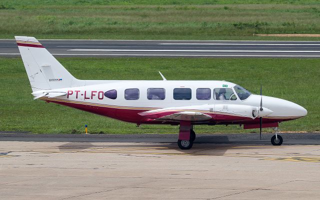 Piper Navajo (PT-LFO)