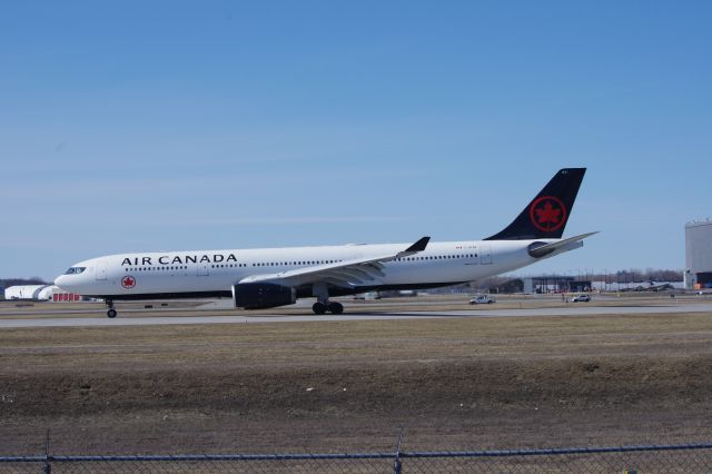 Airbus A330-300 (C-GFAF)