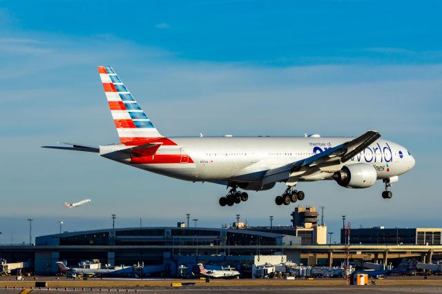 Boeing 777-200 (N791AN) - American Airlines 777-200 in Oneworld special livery landing at DFW on 12/27/22. Taken with a Canon R7 and Tamron 70-200 G2 lens.