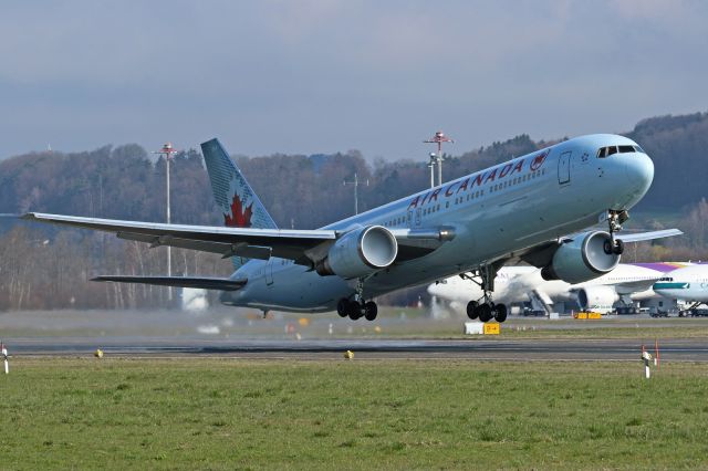 BOEING 767-300 (C-FCAG)