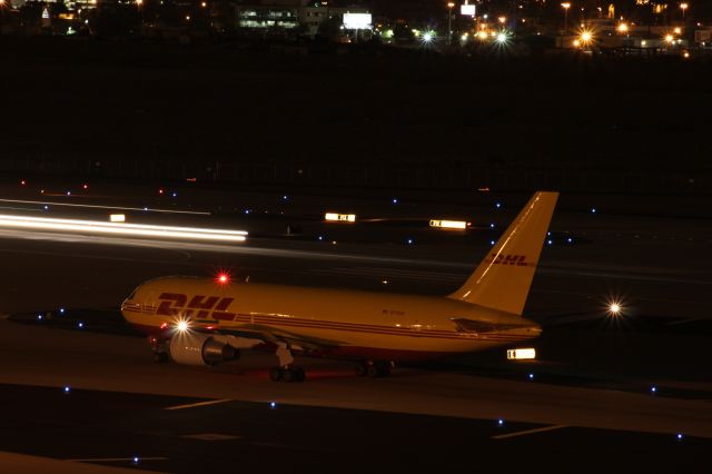 BOEING 767-200 (N773AX)