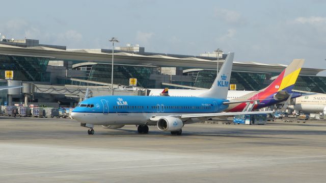 Boeing 737-800 (PH-BXN) - Del to KLM in 2000