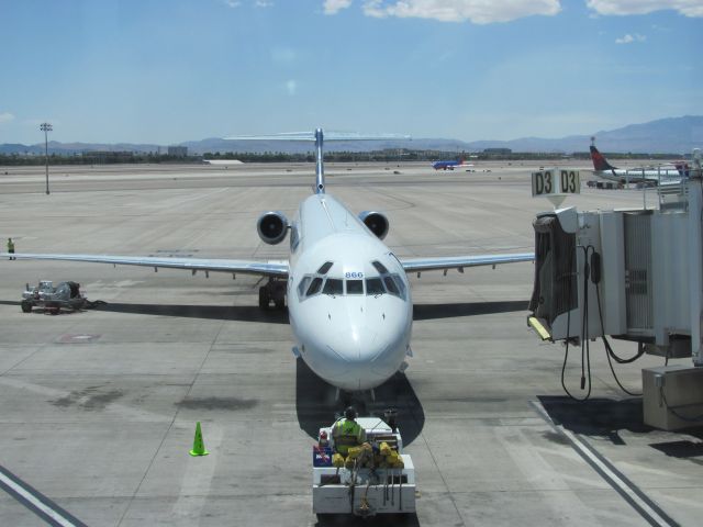 McDonnell Douglas MD-83 —