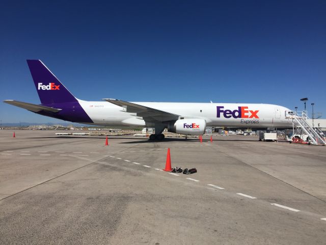 Boeing 757-200 (N927FD)