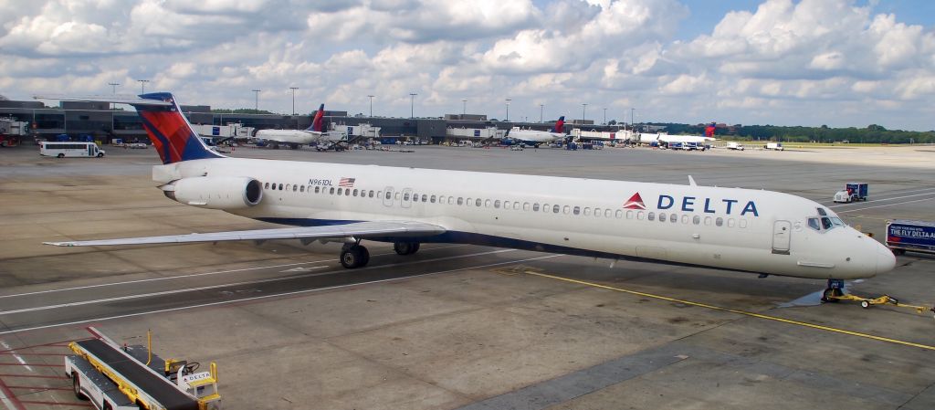 McDonnell Douglas MD-88 (N961DL)