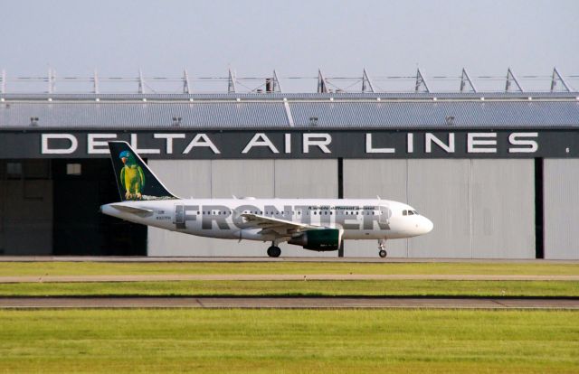 Airbus A319 (N937FR)