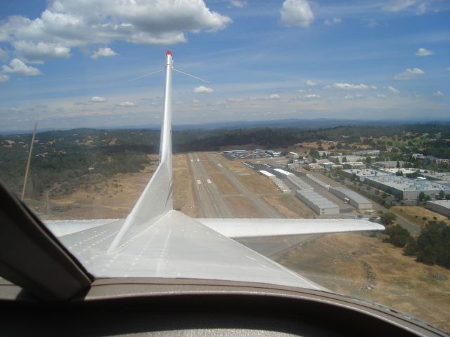 Cessna Skyhawk (N5101E) - BELLYS FULL FROM WINGS GRILL @ AUBURN MUNI. BACK TO KSAC.