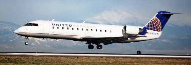 Canadair Regional Jet CRJ-200 (N971SW) - Landing on 16L. Longs Peak in the background.