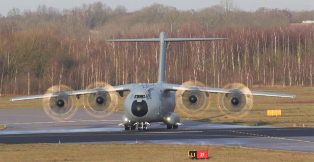 AIRBUS A-400M Atlas (5427) - Landing and departing German A400M at  Eindhoven Airbase in the morning