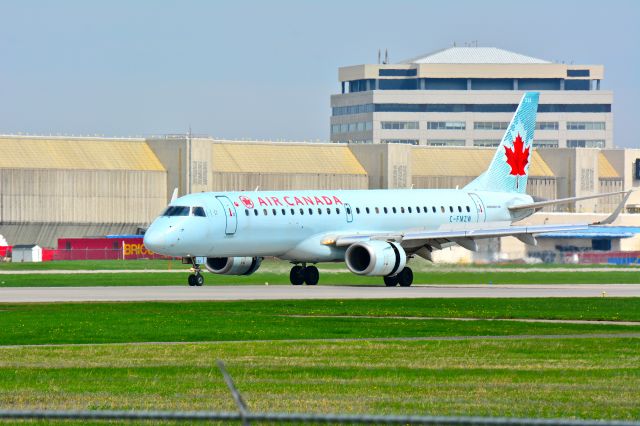 Embraer ERJ-190 (C-FMZW)