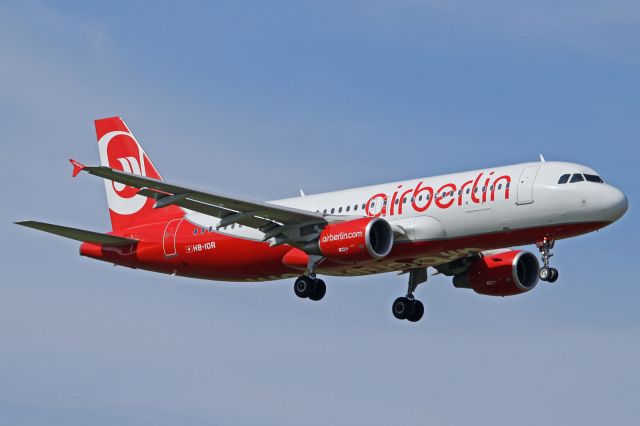 Airbus A320 (HB-IOR) - "Air Berlin" livery