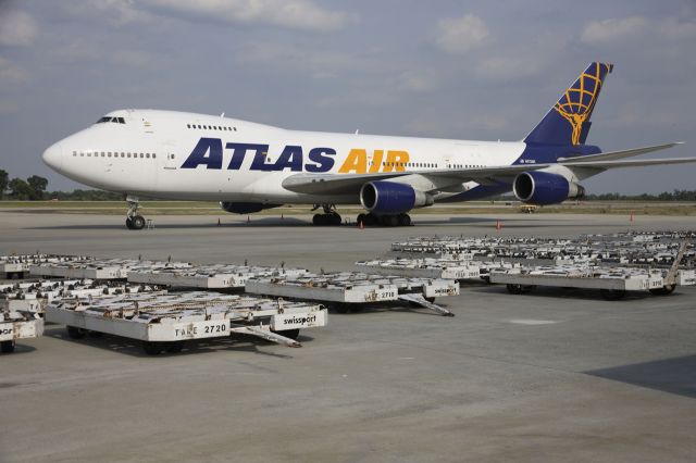 Boeing 747-200 (N512MC)