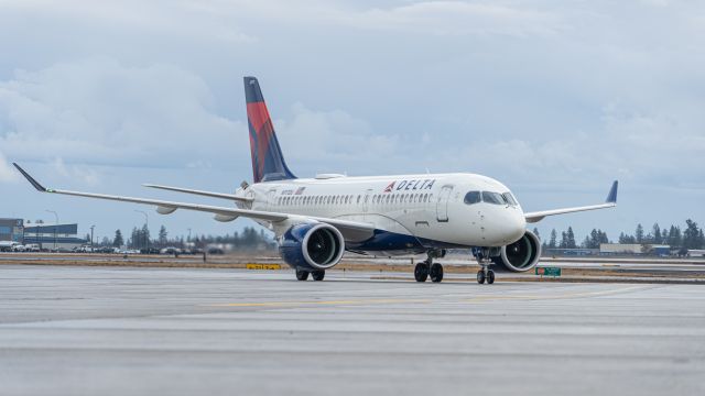 Airbus A220-100 (N117DU)