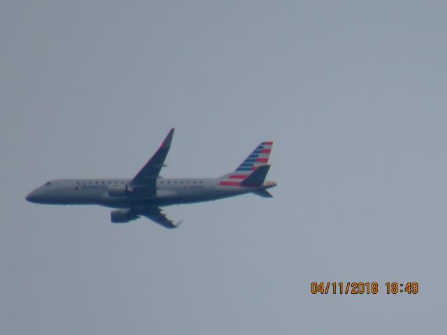 Embraer 175 (N236NN)