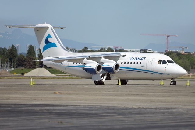 Avro Avroliner (RJ-85) (C-FERJ)