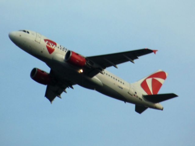 Airbus A319 (OK-NEM)