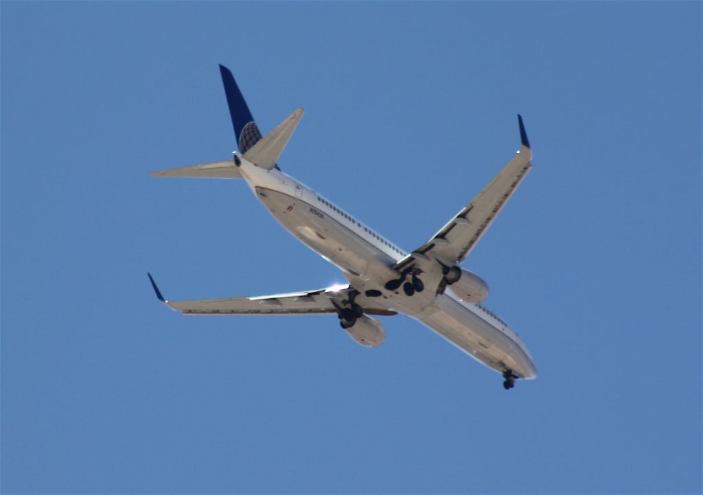Boeing 737-700 (N75435) - N75435 on approach to Las Vegas McCarron Airport Wednesday 11th August 2010.
