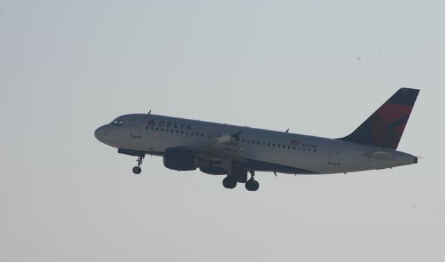 Airbus A319 (N337NB) - Ex Northwest A319 taking off 10L