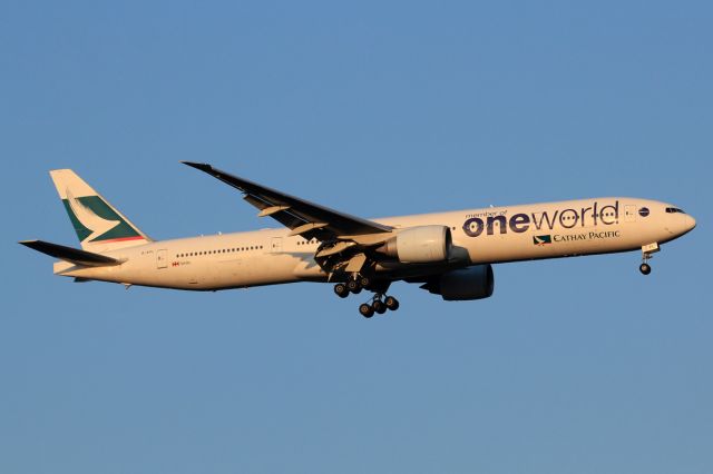 BOEING 777-300ER (B-KPL) - Cathay Pacifis Oneworld B777-300er on Short final at MXP