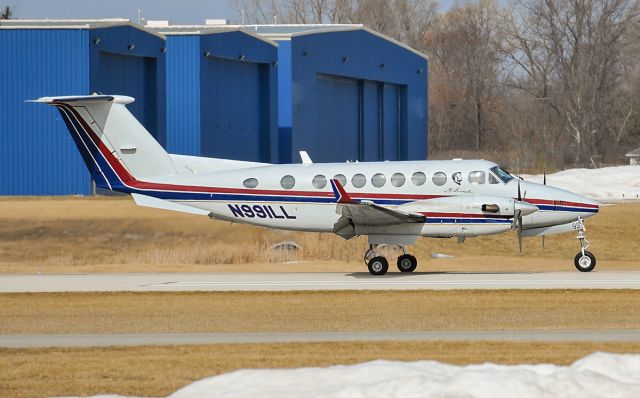 Beechcraft Super King Air 350 (N99ILL) - Runway 05 arrival @KUGN.