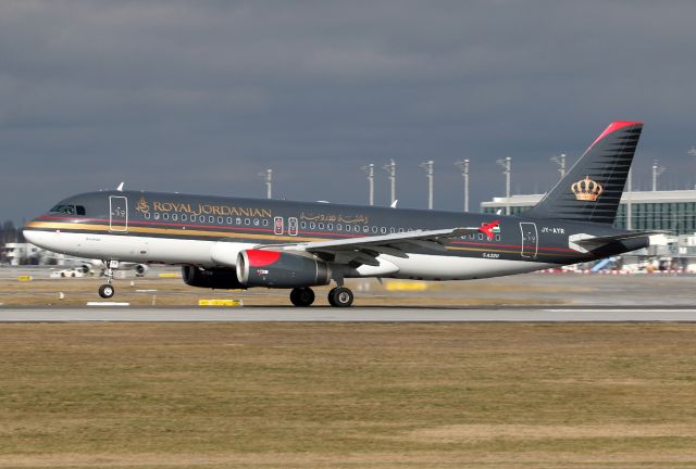 Airbus A320 (JY-AYR)