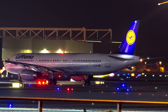 Airbus A321 (D-AISG) - after deicing