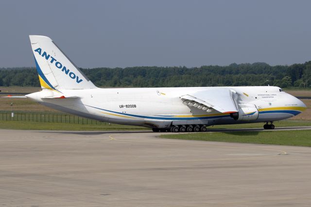 Antonov An-124 Ruslan (UR-82008)