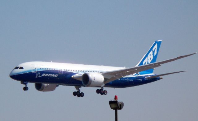 Boeing 787-8 (N787BX)