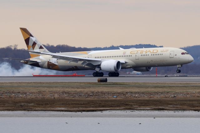 Boeing 787-9 Dreamliner (A6-BNF) - 'Etihad 3 Tango Quebec' touching down on 33L on it's inaugural flight to Boston