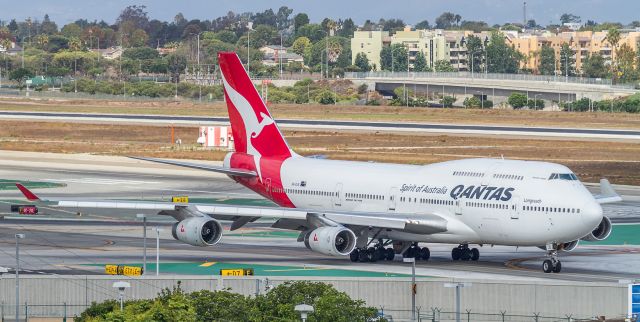 Boeing 747-400 (VH-OJS) - QFA11 on her way to line up on runway 24L at LAX and the relatively short hop (for this bird) to JFK