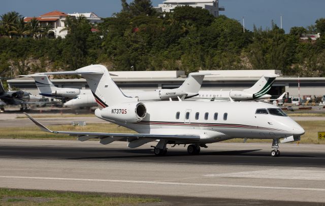 Canadair Challenger 350 (N737QS)