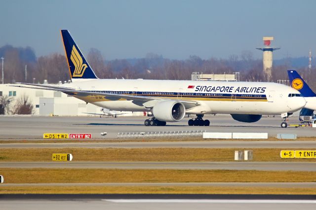 BOEING 777-300ER (9V-SWL)