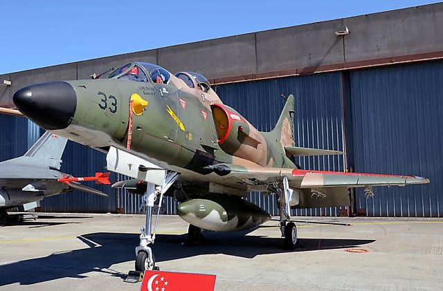 Douglas TA-4SU Skyhawk — - Singapore Douglas TA-4SU Skyhawk, Rochefort-St Agnant AFB (LFDN-RCO)