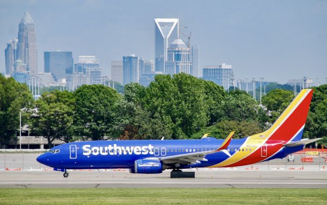 Boeing 737-800 (N8698B) - A beautiful afternoon watching airplanes at the CLT overlook.  4/30/2022.