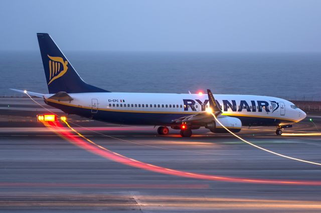 Boeing 737-800 (EI-EPC)