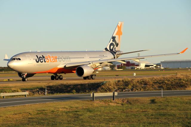 Airbus A330-200 (VH-EBF)