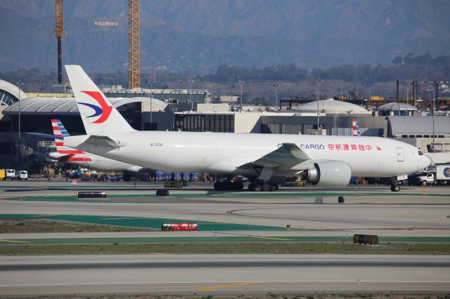 BOEING 777-200LR (B-220E)