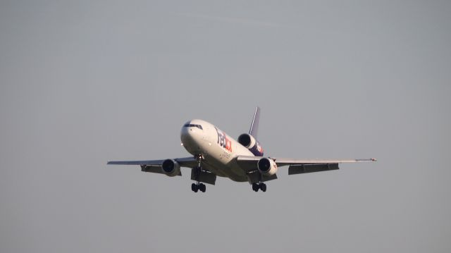 McDonnell Douglas DC-10 (N381FE) - "Duval" on short final to 18R.