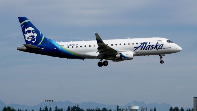 Embraer 175 (N627QX) - QXE2121 from LAS on final to Rwy 16R on 8.20.19. (ERJ-175LR / cn #17000679).