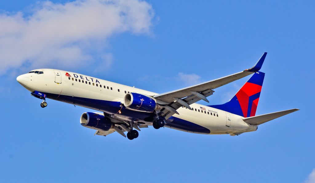 Boeing 737-800 (N3742C) - Delta Air Lines Boeing 737-832 N3742C (cn 30835/755)    February 24, 2011    Las Vegas - McCarran International (LAS / KLAS)  USA - Nevada  Photo: Tomás Del Coro