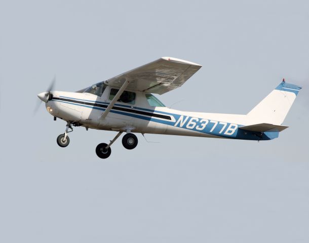Cessna 152 (N6377B) - Take off runway 26 at Danbury CT.