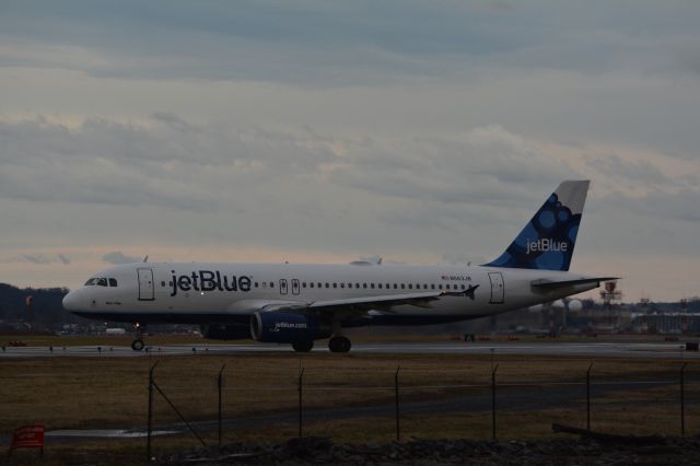 Airbus A320 (N563JB)