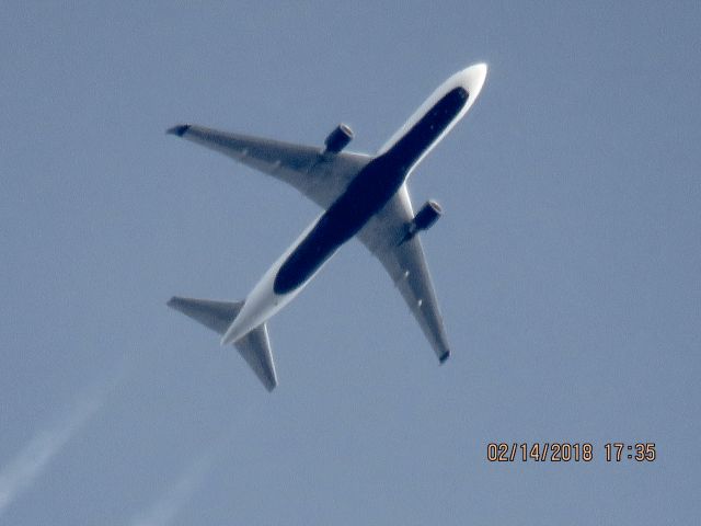 BOEING 767-300 (N174DN)