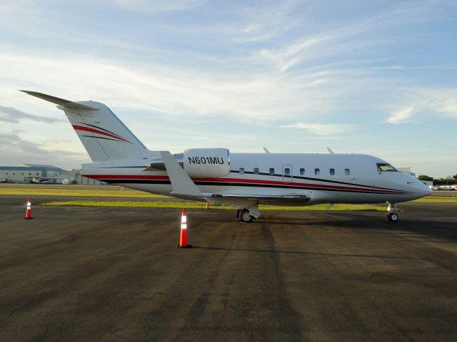 Canadair Challenger (N601MU)