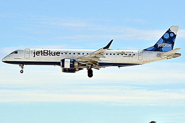 Embraer ERJ-190 (N239JB) - JetBlue 8640 on a Maintenance test flight arriving from Boston 