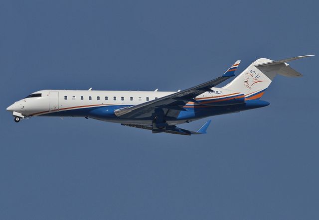 Bombardier Global Express (VP-BJI) - Taking off from the LAX.